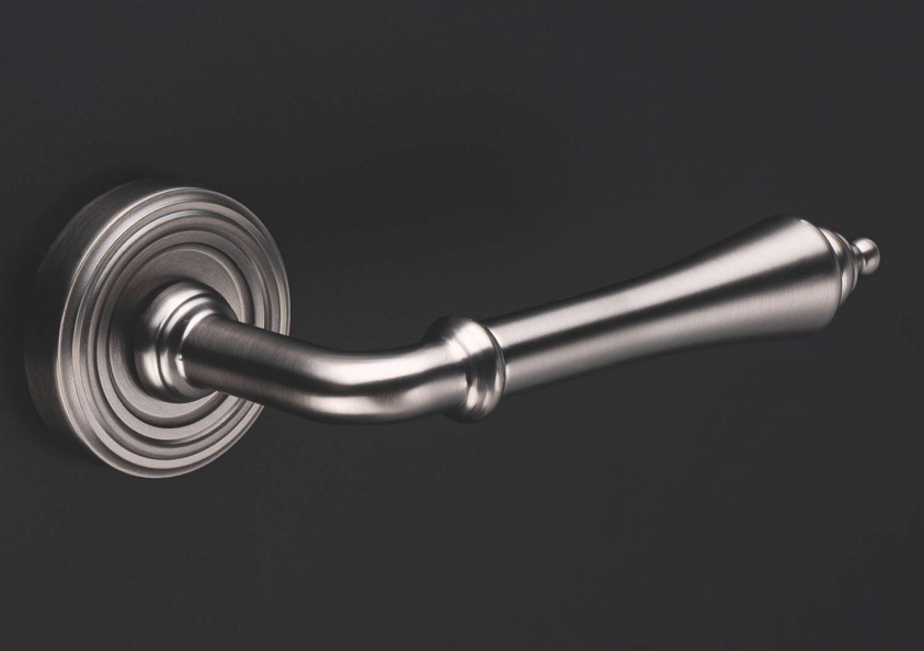 DOOR HANDLE